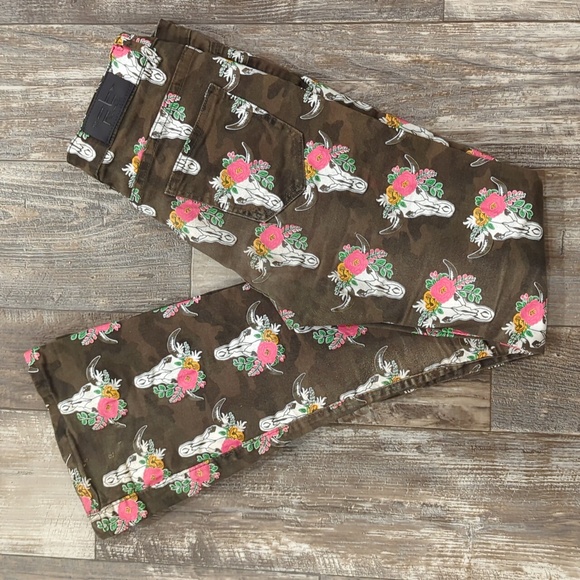 Ranch Dress'n Denim - RANCH DRESS'N Fallon Taylor camouflage and floral skull bootcut jeans 28x33L